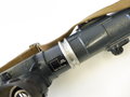 Entfernungsmesser 36 der Wehrmacht, Hersteller Carl Zeiss Jena, einwandfreie Optik. Überlackiertes Stück, der Trageriemen aus russischem Gewehrriemen