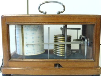 Kriegsmarine Barograph, Hersteller Fuess Berlin Steglitz. Niedrige Seriennummer, Funktion nicht geprüft