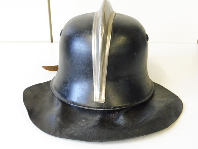 Feuerwehrhelm M1934, Leichtmetallausführung mit beiden
