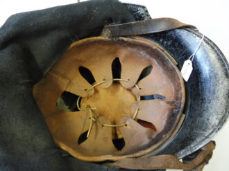 Feuerwehrhelm M1934, Leichtmetallausführung mit beiden Abzeichen in gutem Zustand