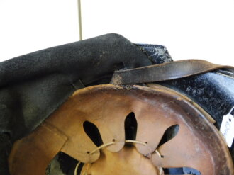 Feuerwehrhelm M1934, Leichtmetallausführung mit beiden Abzeichen in gutem Zustand