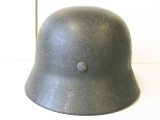 Heer, Stahlhelm M35. Im Krieg wiederaufbereitetes Stück, mit leichtem Rautarn versehen. Leicht getragenes Stück