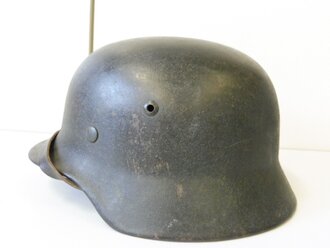 Heer, Stahlhelm M35. Im Krieg wiederaufbereitetes Stück, mit leichtem Rautarn versehen. Leicht getragenes Stück