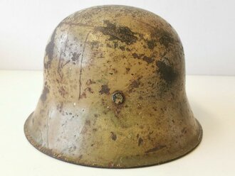 Heer, Stahlhelm M42 mit originaler Tarnlackierung