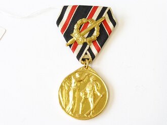 Deutsche Ehrendenkmünze des Weltkrieges 1914-1918 mit Kampfabzeichen an Dreiecksband