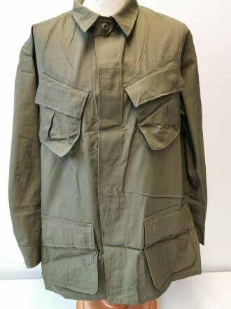 U.S. 1969 dated Coat, Man´s Combat Tropical, Rip Stop. Size Medium Regular, unused