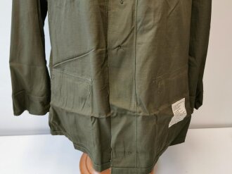 U.S. 1969 dated Coat, Man´s Combat Tropical, Rip Stop. Size Medium Regular, unused
