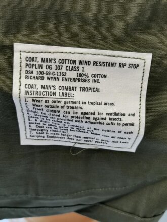 U.S. 1969 dated Coat, Man´s Combat Tropical, Rip Stop. Size Medium Regular, unused
