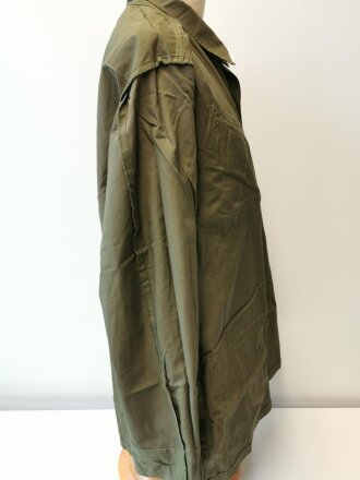 U.S. 1969 dated Coat, Man´s Combat Tropical, Rip Stop. Size Medium Regular, unused