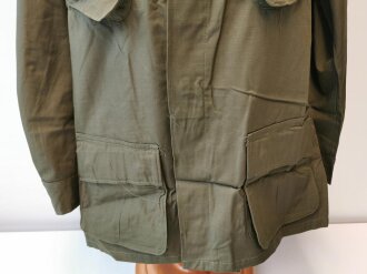 U.S. 1969 dated Coat, Man´s Combat Tropical, Rip Stop. Size Medium Regular, unused