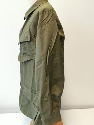 U.S. 1969 dated Coat, Man´s Combat Tropical, Rip Stop. Size Medium Regular, unused