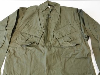 U.S. 1969 dated Coat, Man´s Combat Tropical, Rip Stop. Size Medium Regular, unused