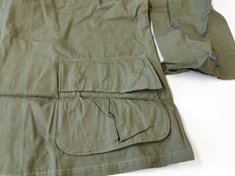 U.S. 1969 dated Coat, Man´s Combat Tropical, Rip Stop. Size Medium Regular, unused