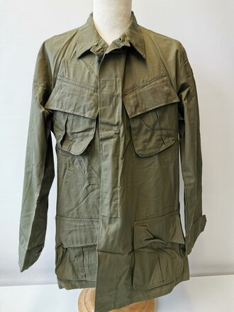 U.S. 1969 dated Coat, Man´s Combat Tropical, Rip Stop. Size Medium Regular, unused