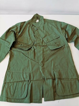 U.S. 1969 dated Coat, Man´s Combat Tropical, Rip...