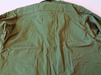 U.S. 1969 dated Coat, Man´s Combat Tropical, Rip Stop. Size Medium Regular, unused