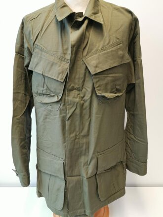 U.S. 1969 dated Coat, Man´s Combat Tropical, Rip Stop. Size Medium Regular, unused