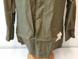 U.S. 1969 dated Coat, Man´s Combat Tropical, Rip Stop. Size Medium Regular, unused
