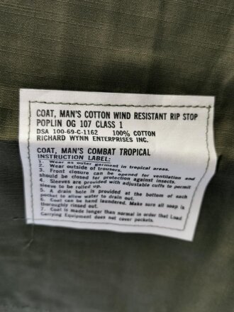 U.S. 1969 dated Coat, Man´s Combat Tropical, Rip Stop. Size Medium Regular, unused