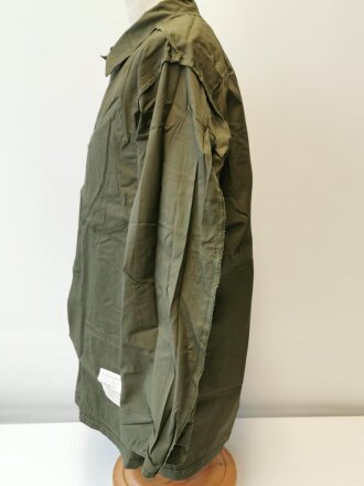 U.S. 1969 dated Coat, Man´s Combat Tropical, Rip Stop. Size Medium Regular, unused