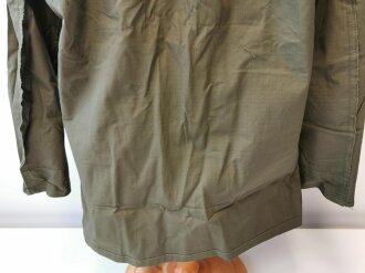 U.S. 1969 dated Coat, Man´s Combat Tropical, Rip Stop. Size Medium Regular, unused
