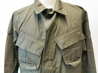 U.S. 1969 dated Coat, Man´s Combat Tropical, Rip Stop. Size Medium Regular, unused