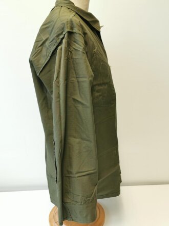 U.S. 1969 dated Coat, Man´s Combat Tropical, Rip Stop. Size Medium Regular, unused