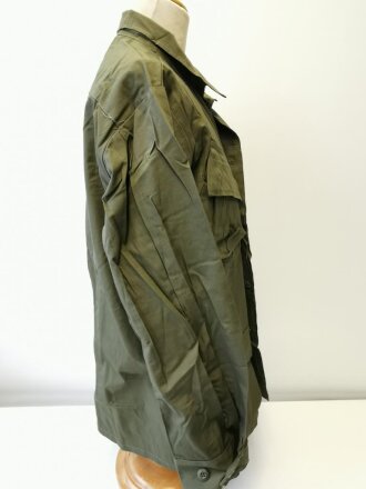 U.S. 1969 dated Coat, Man´s Combat Tropical, Rip Stop. Size Medium Regular, unused