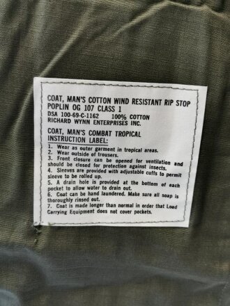U.S. 1969 dated Coat, Man´s Combat Tropical, Rip Stop. Size Medium Regular, unused