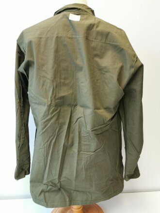 U.S. 1969 dated Coat, Man´s Combat Tropical, Rip Stop. Size Medium Regular, unused