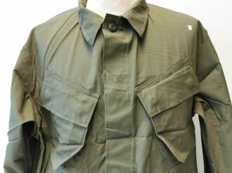 U.S. 1969 dated Coat, Man´s Combat Tropical, Rip Stop. Size Medium Regular, unused