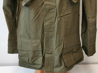 U.S. 1969 dated Coat, Man´s Combat Tropical, Rip Stop. Size Medium Regular, unused
