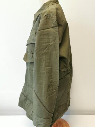 U.S. 1969 dated Coat, Man´s Combat Tropical, Rip Stop. Size Medium Regular, unused