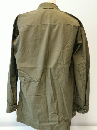 U.S. 1969 dated Coat, Man´s Combat Tropical, Rip Stop. Size Medium Regular, unused
