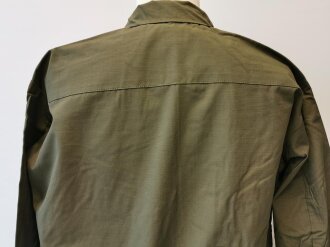 U.S. 1969 dated Coat, Man´s Combat Tropical, Rip Stop. Size Medium Regular, unused