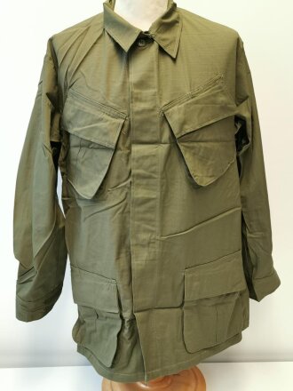 U.S. 1969 dated Coat, Man´s Combat Tropical, Rip Stop. Size Medium Regular, unused