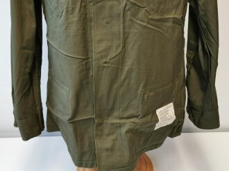 U.S. 1969 dated Coat, Man´s Combat Tropical, Rip Stop. Size Medium Regular, unused