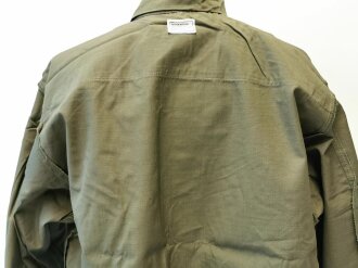 U.S. 1969 dated Coat, Man´s Combat Tropical, Rip Stop. Size Medium Regular, unused