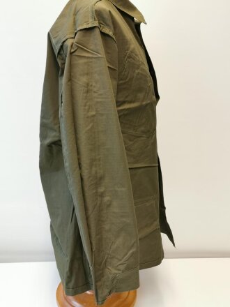 U.S. 1969 dated Coat, Man´s Combat Tropical, Rip Stop. Size Medium Regular, unused