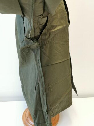 U.S. 1969 dated Coat, Man´s Combat Tropical, Rip Stop. Size Medium Regular, unused