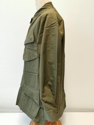 U.S. 1969 dated Coat, Man´s Combat Tropical, Rip Stop. Size Medium Regular, unused