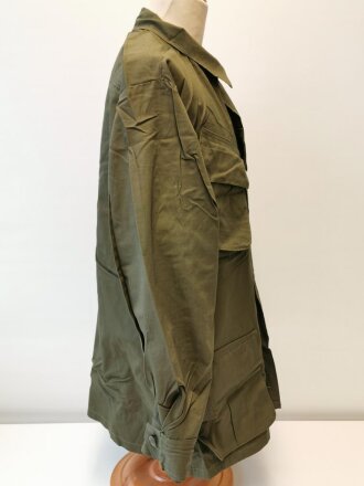 U.S. 1969 dated Coat, Man´s Combat Tropical, Rip Stop. Size Medium Regular, unused