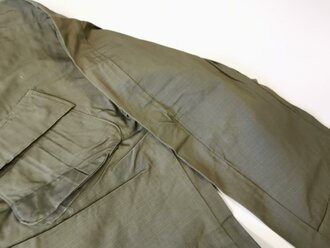 U.S. 1969 dated Coat, Man´s Combat Tropical, Rip Stop. Size Medium Regular, unused, 1 piece