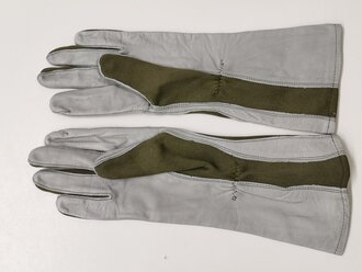 U.S. 1974 dated Gloves, Fyler´s Summer, Type GS/FRP-2, size 9. Unissued
