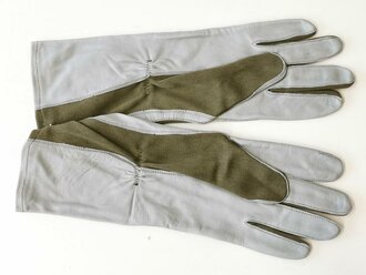 U.S. 1974 dated Gloves, Fyler´s Summer, Type GS/FRP-2, size 10. Unissued
