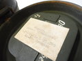 Luftwaffe Gasmaskendose M1938, Luftwaffenblauer Originallack, Im Deckel Etikett eines Obergefreiten mit Feldpostnummer L 53309. Ungereinigtes Stück