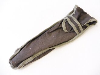 Kleiderschere neuer Art ( mit Vorrichtung zum Abkneifen der Drahtleiterschiene ) in defekter Stofftasche. Gehört unter anderem in den Verbandkasten