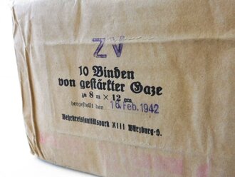 10 Binden von gestärkter Gaze datiert 1942, Größe 12 x 18 x 10cm