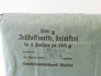 500g Zellstoffwatte, keimfrei Hauptsanitätspark Berlin, datiert 1939. Maße 16 x 22 x 9cm