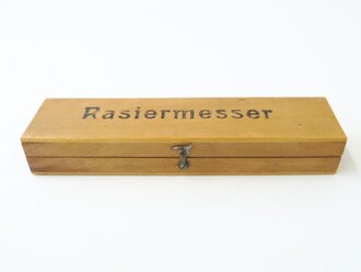 Rasiermesser in Holzkasten, gehört so in den Sanitätskasten